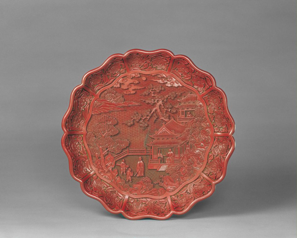 图片[1]-Sunflower dish with red landscape figures-China Archive